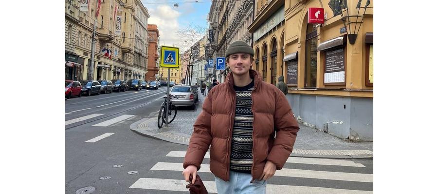 Simen (23) har landet prestisjejobb: – Jeg har forsøkt hele veien å gi mer enn jeg tar