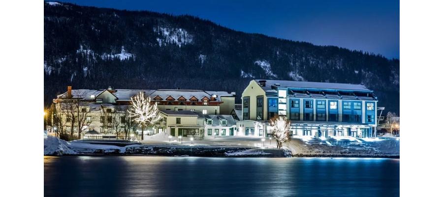Løvold Strand legger 229 år gammelt hotell ut for salg