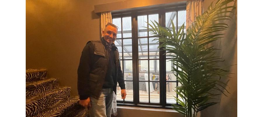 Holger på hotellet har store planar