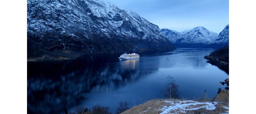 Slik skal «postkort-fjordane» overleve: Skal ta klimakutta på land