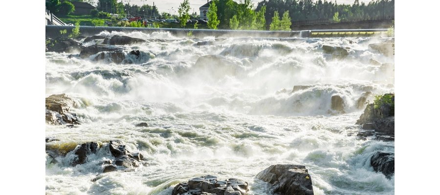 Hotell evakuert i norsk by: Truet av flom
