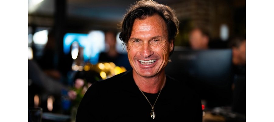 «Solsidan»: Petter Stordalen får drøm oppfylt: – Klart det gir nerver