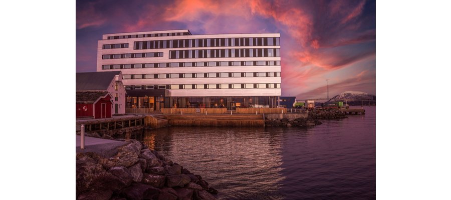 Anbefaler at de får bygge på hotellet