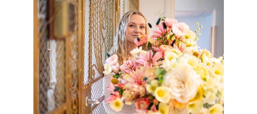 Florami gör blombuketter i naturtrogna material till hotell och restauranger