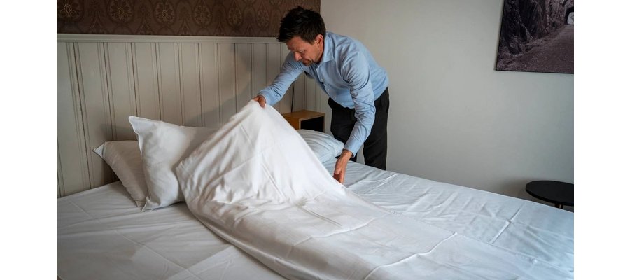 Hotellsjefen må vaske og rydde mens kollegaene streiker