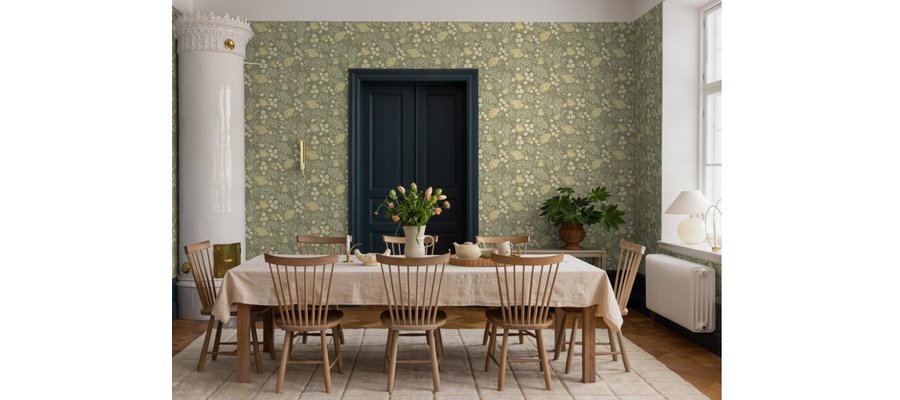Ny tapeter för blomstrande hotellrum