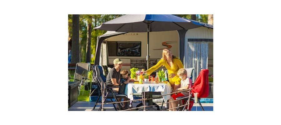 Ny undersökning: Svenska föräldrar vill ge barn en sommar med mer närvaro