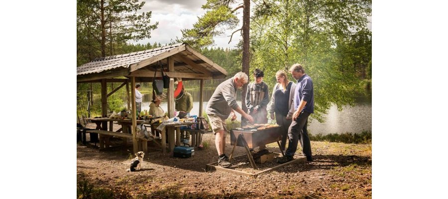 Ny undersökning: Grillkol slår jordgubbar som doften av svensk sommar