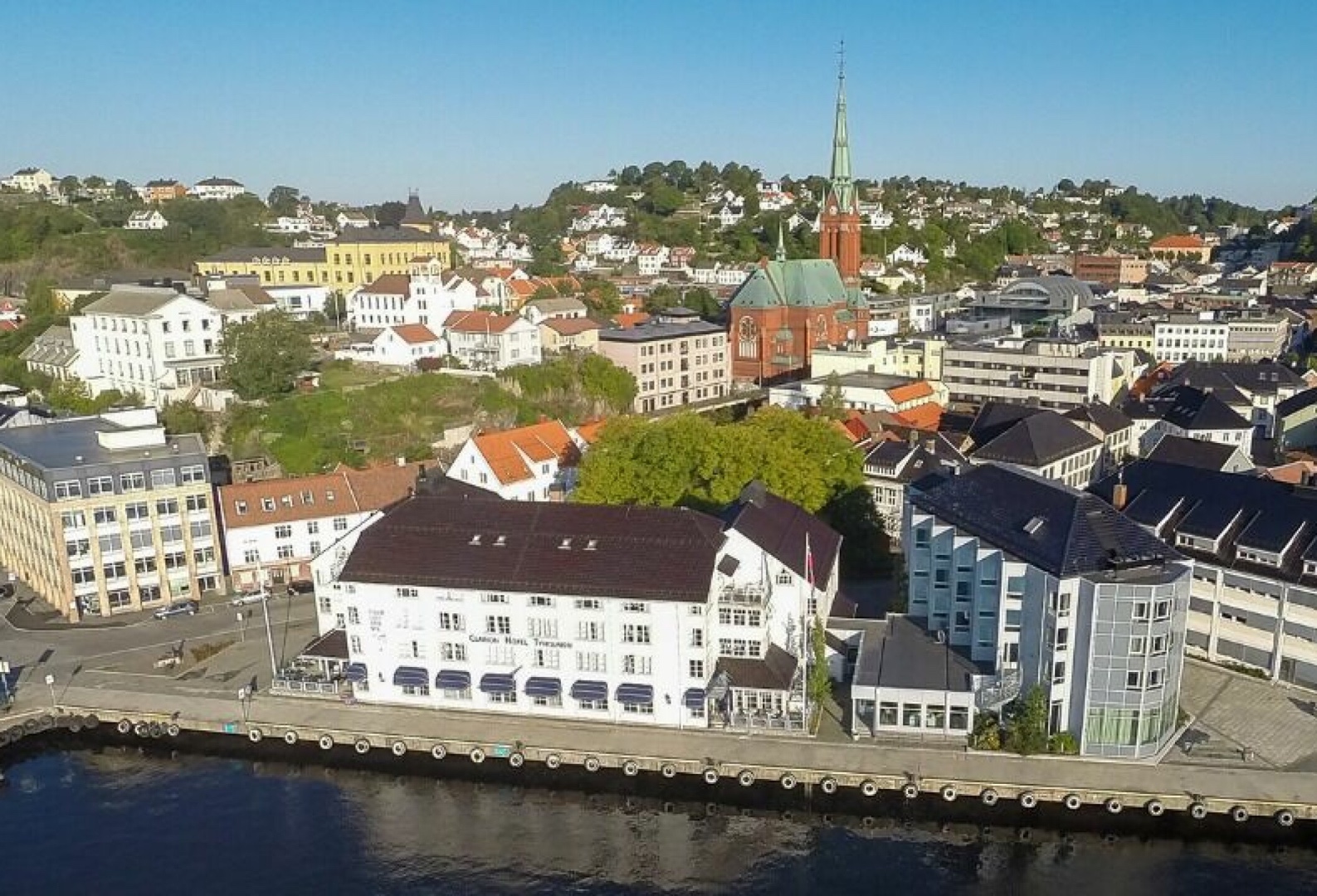 Fylket snudde – ga tommel opp til utvidelse av hotellet på kaia