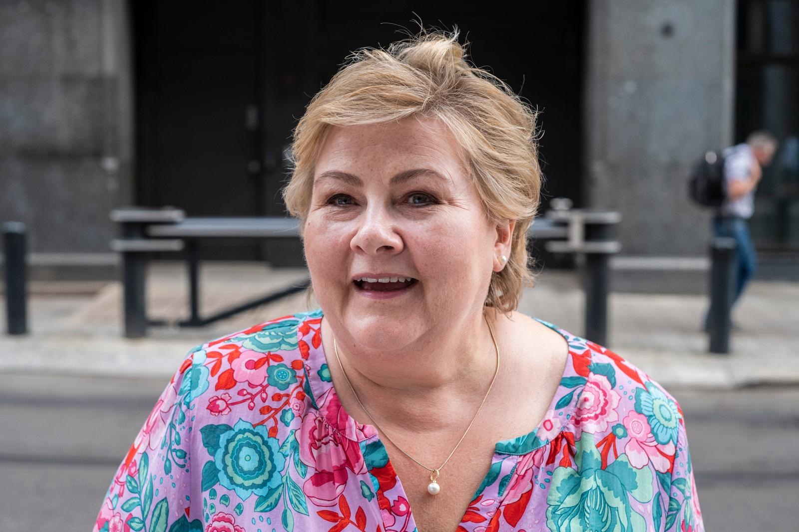 Erna Solberg om kronekursen: – Krevende