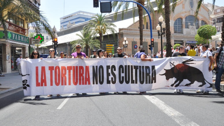 Massive protester – ber norske turister holde seg unna