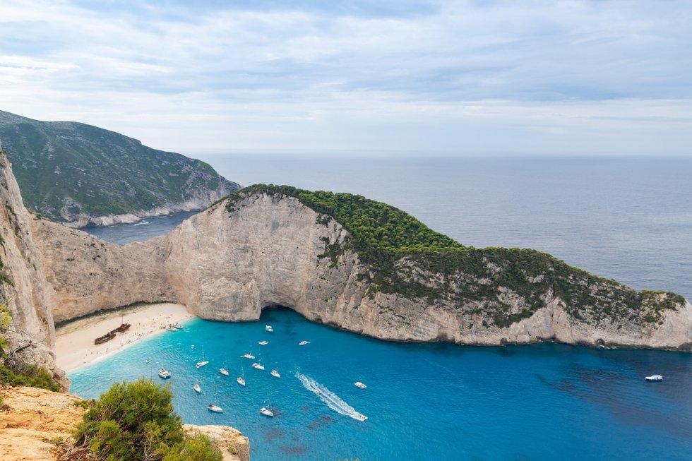 Skipsvraket på Hellas ikoniske Zakynthos-strand i fare for å gå i oppløsning