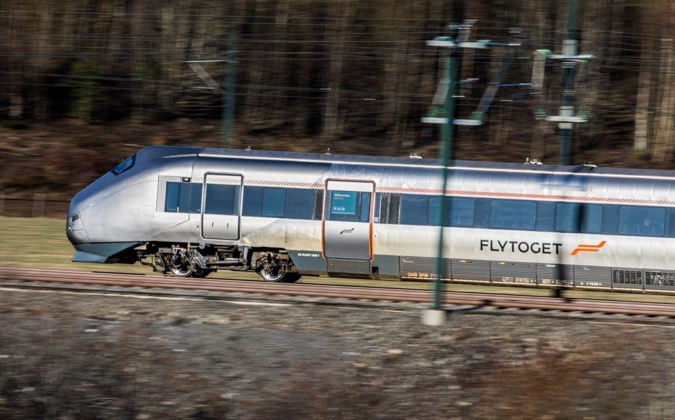 Flytoget snuser på Tønsberg som endestasjon