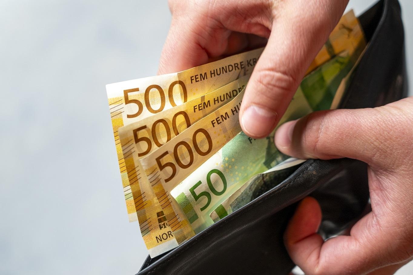 Nå vil regjeringen lovfeste retten til å betale kontant