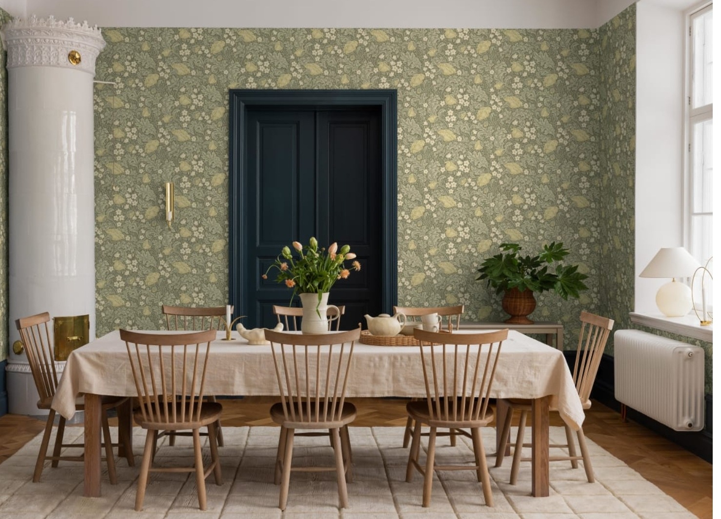 Ny tapeter för blomstrande hotellrum