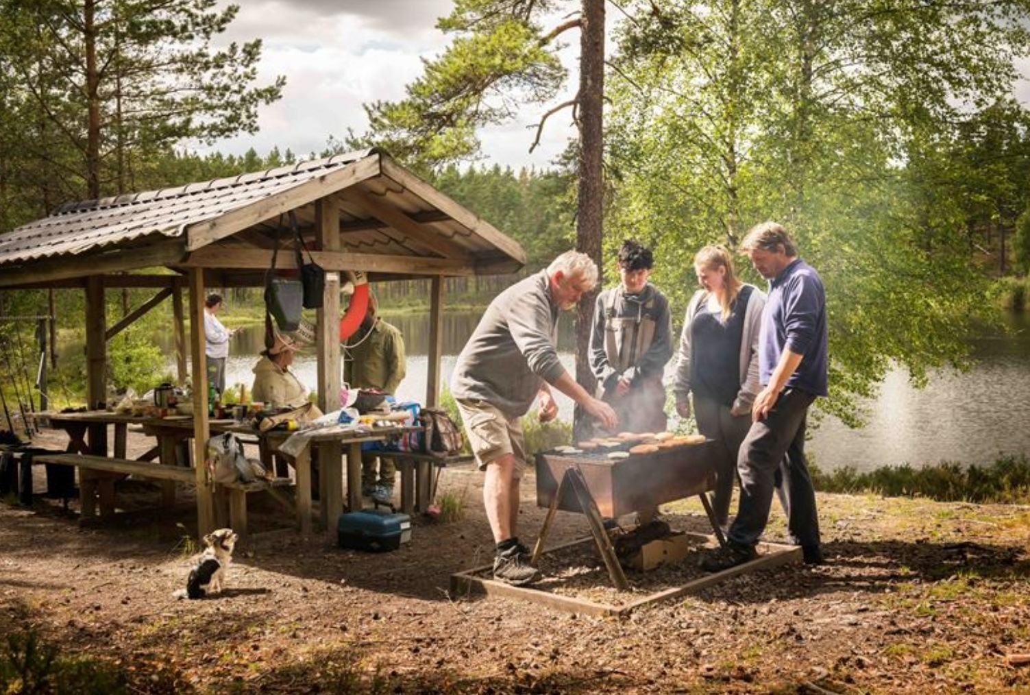 Ny undersökning: Grillkol slår jordgubbar som doften av svensk sommar